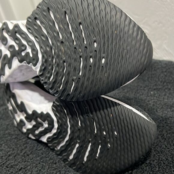 🔥 NIKE React Infinity Run Flyknit 2 Black Running Shoes Women Sz 6.5 - PERFECT - Picture 10 of 11